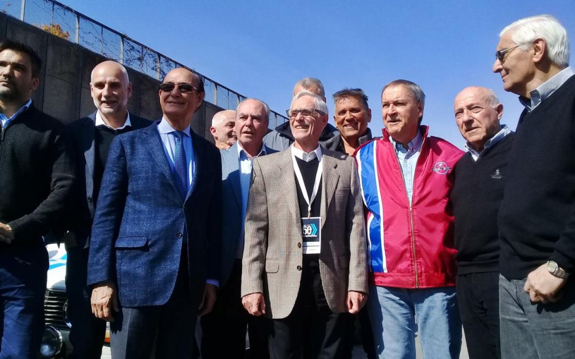 Oreste Berta junto a algunos de los integrantes de la Misión Argentina.