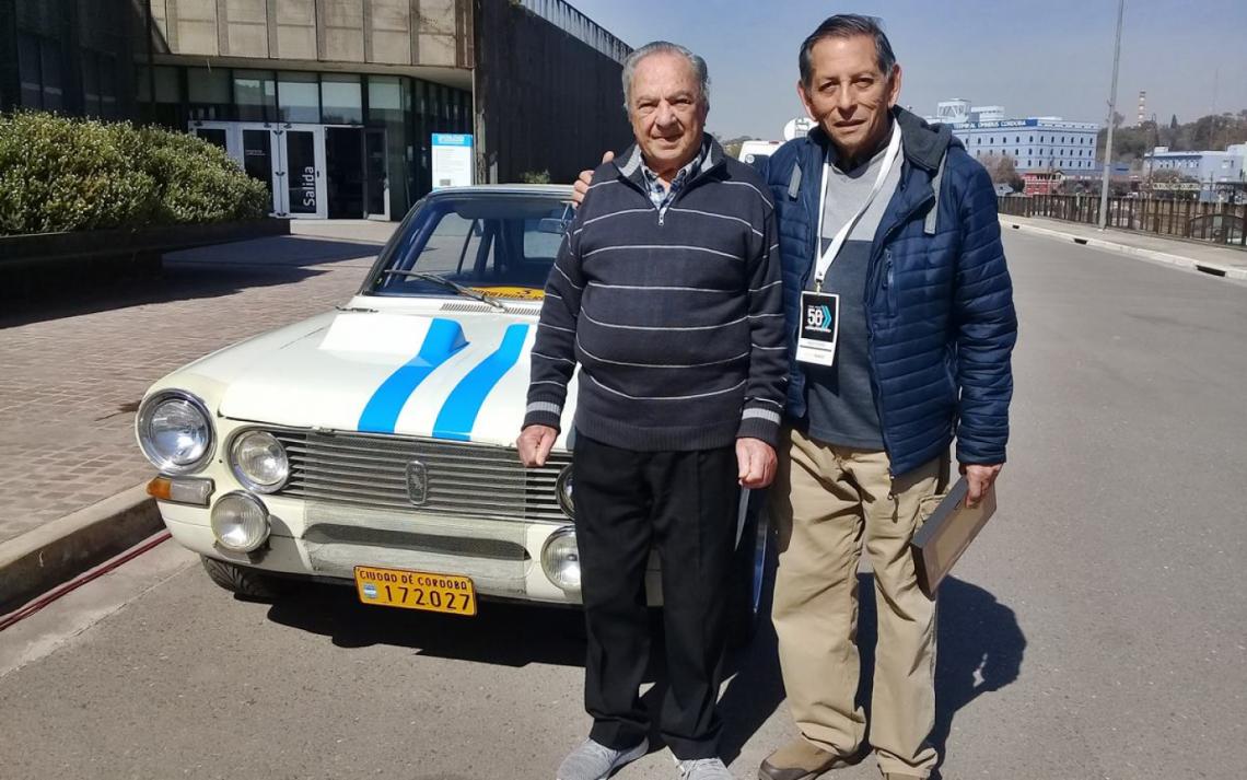 Henzo Comari y Alberto Cordero, dos de los mecánicos que fueron a Alemania.
