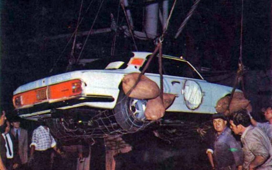 Momento de embarcar los autos hacia Alemania.