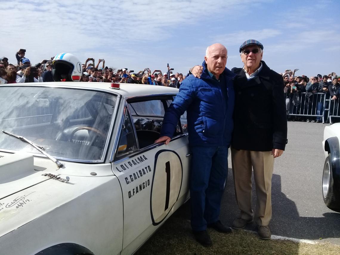 Oscar Cacho Fangio junto a Néstor Jesús García Veiga, dos de los pilotos partícipes de la Misión.